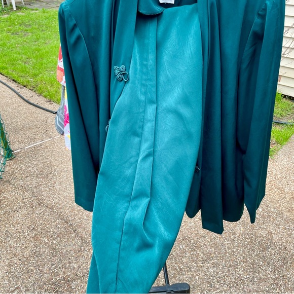 Beautiful emerald pantsuit, vest layer, unique closure. - Picture 5 of 5